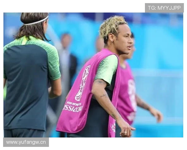 内马尔今天这发型，是要去拍时尚大片还是直接开派对啊？