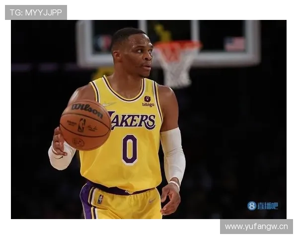 威少衣柜里塞满紧身裤，训练完直接开直播带货？