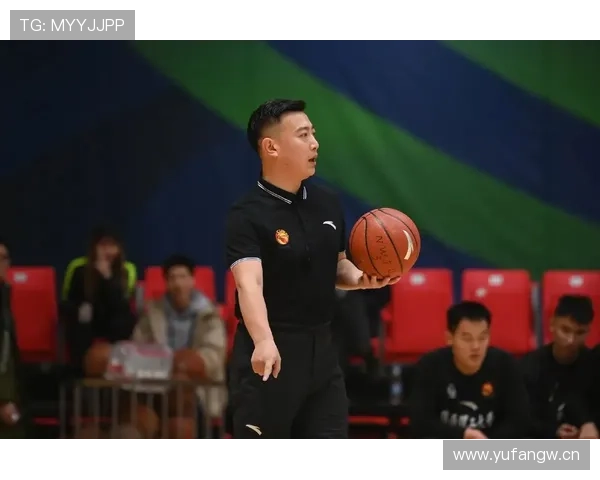 篮球裁判如何准确判定走步违例？教你掌握核心判罚标准